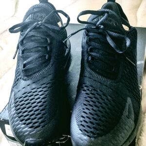 Nike Air Max 720 Black-on-Black Stylish And Comfortable Unisex Sneakers!